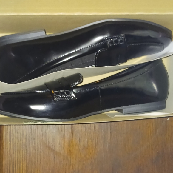 Memory foam Black Loafers - Picture 2 of 5